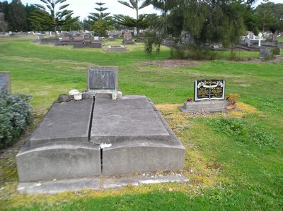 Picture of Taruheru cemetery, block 5, plot 1.