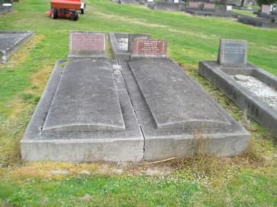 Picture of Taruheru cemetery, block 5, plot 32.