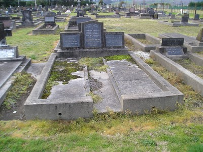 Picture of Taruheru cemetery, block 6, plot 109.