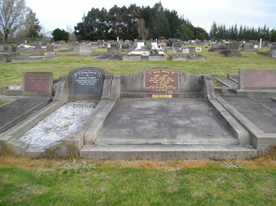 Picture of Taruheru cemetery, block 6, plot 126.