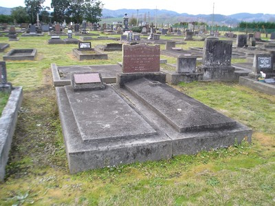 Picture of Taruheru cemetery, block 6, plot 82.