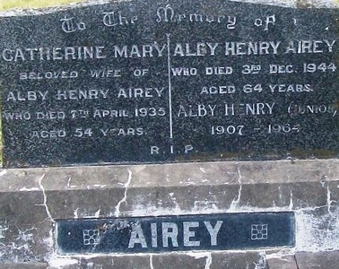 Picture of Taruheru cemetery, block 7, plot 1.