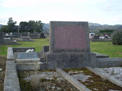 Picture of Taruheru cemetery, block 7, plot 147.