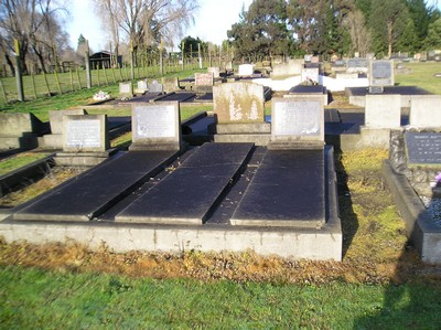 Picture of Taruheru cemetery, block 7, plot 42.