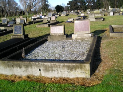 Picture of Taruheru cemetery, block 7, plot 9.