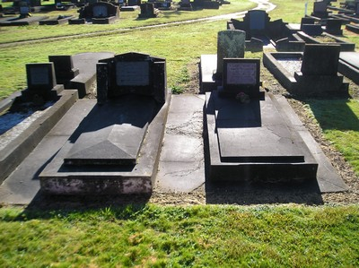 Picture of TARUHERU cemetery, block 8, plot 100.