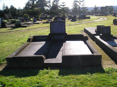 Picture of Taruheru cemetery, block 8, plot 102.
