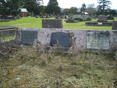 Picture of TARUHERU cemetery, block 8, plot 11.