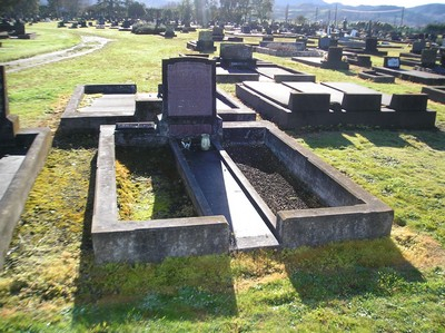 Picture of Taruheru cemetery, block 8, plot 50.