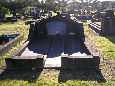 Picture of Taruheru cemetery, block 9, plot 66.