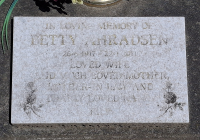 Picture of TARUHERU cemetery, block K, plot 144.