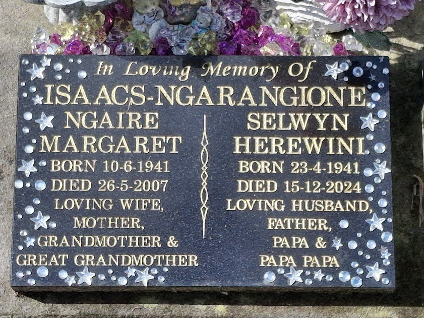 Picture of TARUHERU cemetery, block L, plot 207.