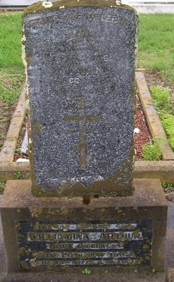 Picture of TARUHERU cemetery, block R, plot 108.