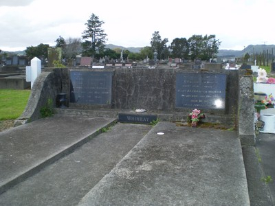 Picture of Taruheru cemetery, block R, plot 128.