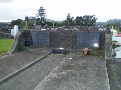 Picture of TARUHERU cemetery, block R, plot 128.