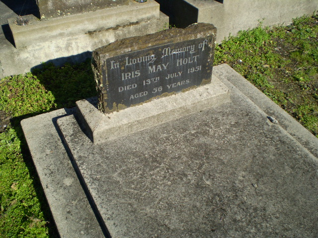 Picture of Taruheru cemetery, block R, plot 129A.