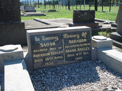 Picture of TARUHERU cemetery, block R, plot 152.