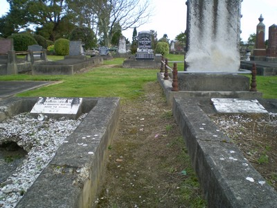 Picture of Taruheru cemetery, block SEC1, plot 327.