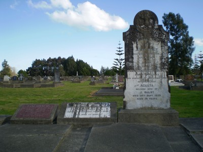 Picture of Taruheru cemetery, block SEC1, plot 388.