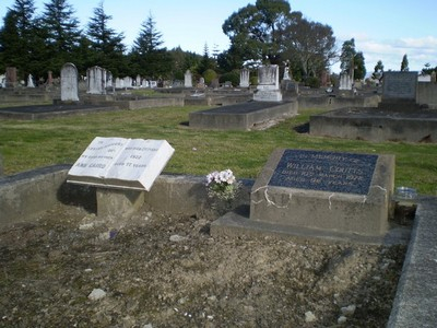 Picture of Taruheru cemetery, block SEC2, plot 587.