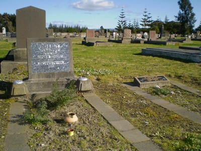 Picture of Taruheru cemetery, block SEC3, plot 1102.