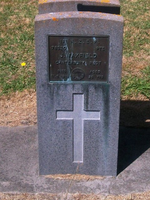 Picture of Taruheru cemetery, block S, plot 4.