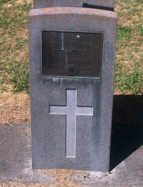 Picture of TARUHERU cemetery, block S, plot 8.