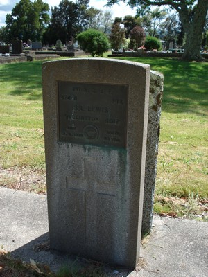 Picture of TARUHERU cemetery, block S, plot 82.