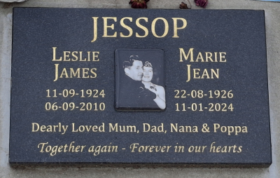 Picture of Taruheru cemetery, block T, plot 170.