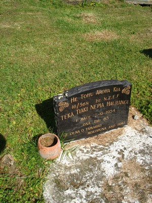 Picture of Tokomaru Bay cemetery, block TKH, plot 102.
