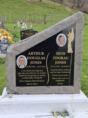 Picture of TOKOMARU BAY cemetery, block TKL, plot 283.