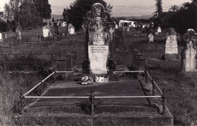 Historic picture of Makaraka cemetery, block MKA, plot 29.