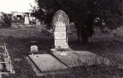 Historic picture of Makaraka cemetery, block MKB, plot 115.