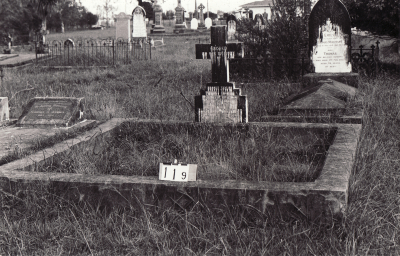 Historic picture of Makaraka cemetery, block MKB, plot 119.