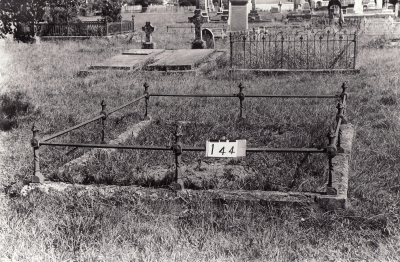 Historic picture of Makaraka cemetery, block MKB, plot 144.