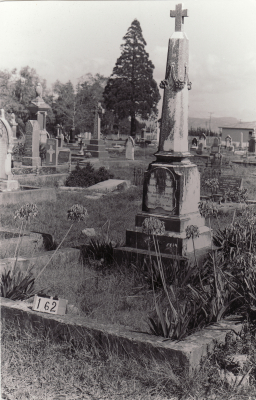 Historic picture of Makaraka cemetery, block MKB, plot 162.