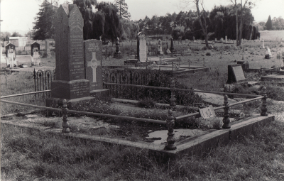Historic picture of Makaraka cemetery, block MKB, plot 192.