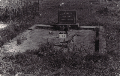 Historic picture of Makaraka cemetery, block MKB, plot 194.