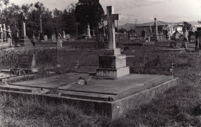 Historic picture of Makaraka cemetery, block MKB, plot 195.