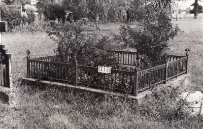 Historic picture of Makaraka cemetery, block MKB, plot 216.