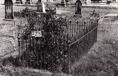 Historic picture of Makaraka cemetery, block MKB, plot 225.