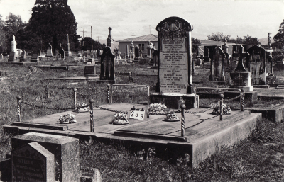 Historic picture of Makaraka cemetery, block MKB, plot 239.