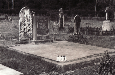 Historic picture of Makaraka cemetery, block MKB, plot 671.