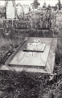 Historic picture of Makaraka cemetery, block MKB, plot 98.