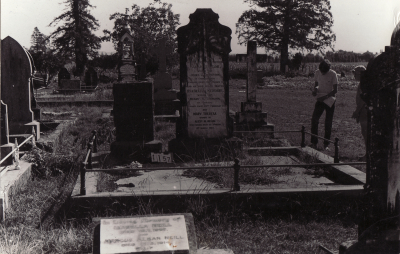 Historic picture of Makaraka cemetery, block MKC, plot 1157.