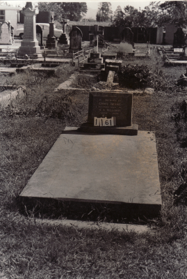 Historic picture of Makaraka cemetery, block MKC, plot 1161.