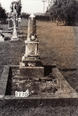 Historic picture of Makaraka cemetery, block MKC, plot 1171A.