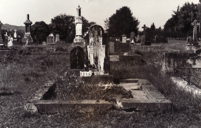 Historic picture of Makaraka cemetery, block MKC, plot 1176.