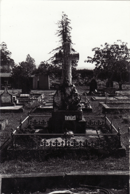 Historic picture of Makaraka cemetery, block MKC, plot 1194.