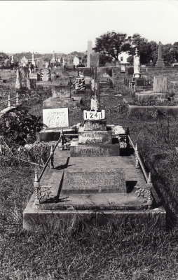 Historic picture of Makaraka cemetery, block MKC, plot 1241.